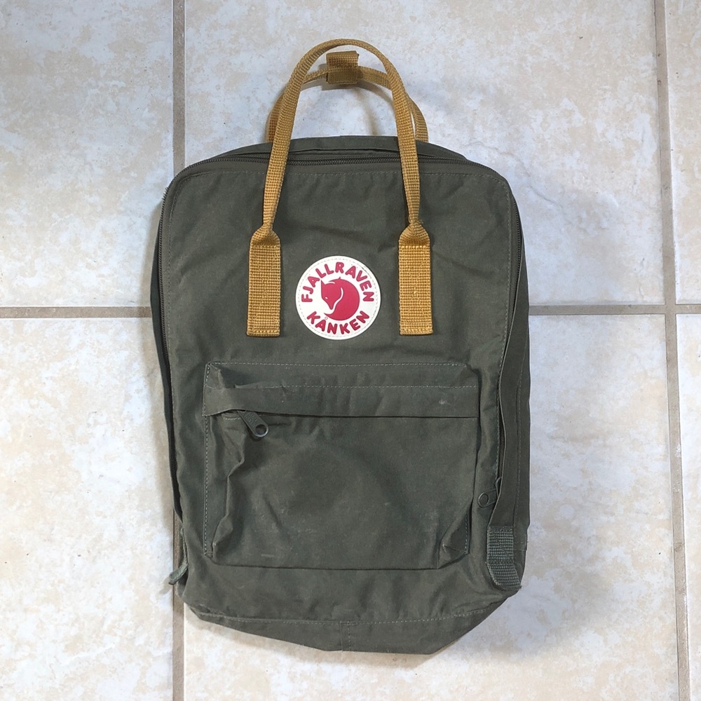 Fjallraven Kanken backpack military Green w/Yellow Handles